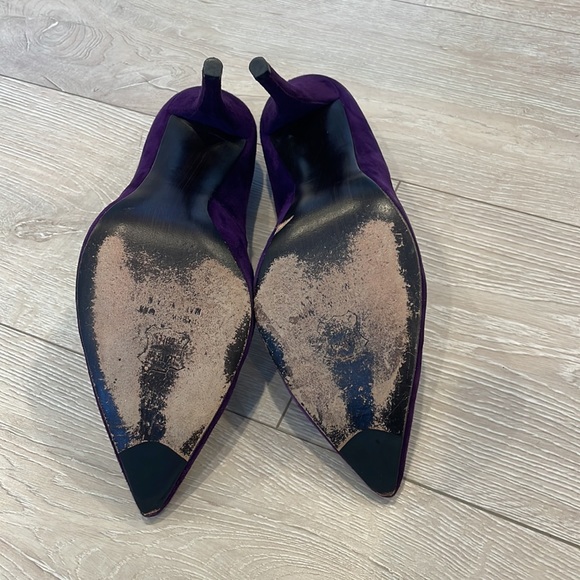 Stuart Weitzman, purple suede pumps - Picture 4 of 5